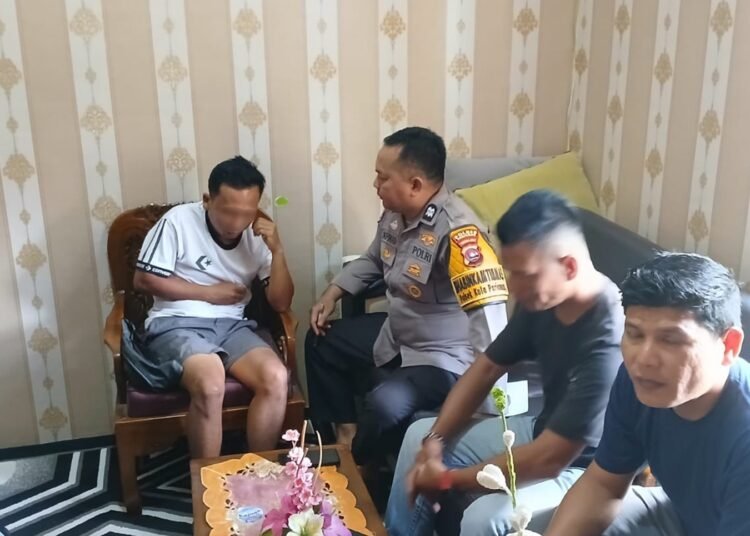 IH, PPPK paruh waktu di Seketariat DPRD Padang Pariaman, dimintai keterangan oleh polisi dan perangkat kelurahan di Kantor Lurah Ujung Batung, Kecamatan Pariaman Tengah, Kota Pariaman, pada Selasa (3/2/2026).
