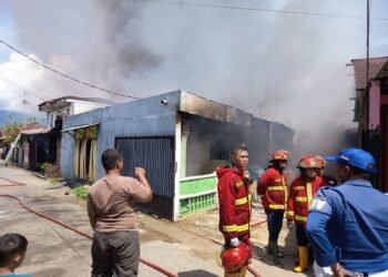 Api Lahap 2 Rumah, 5 Kontrakan, dan Bangunan Sekolah di Padang