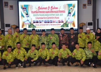 Wakil Wali Kota Lantik Pengurus Cabang Dewan Masjid Indonesia Se-Kota Padang