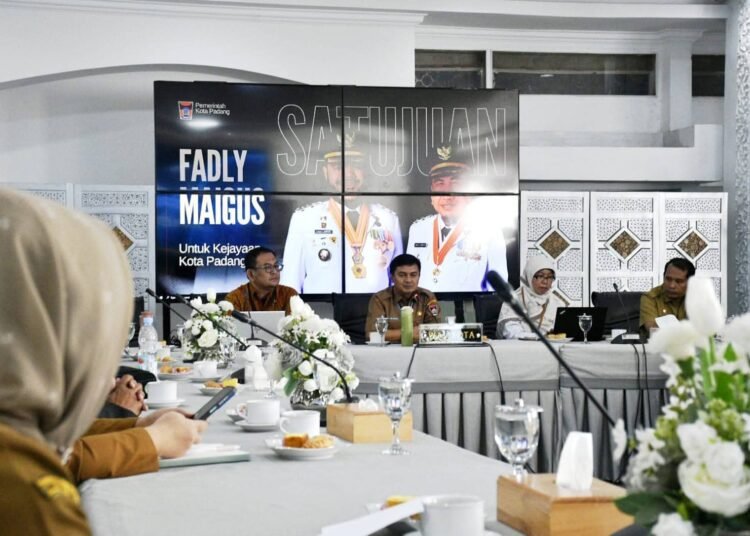 Pemko Padang menggelar High Level Meeting Tim Pengendalian Inflasi Daerah (TPID) Kota Padang di Rumah Dinas Wali Kota, Selasa (10/2/2026).