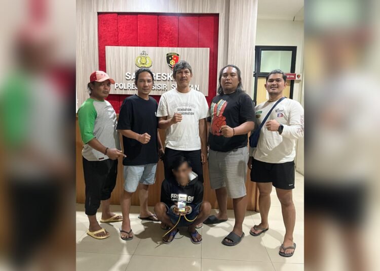 Polisi menangkap seorang pria di sebuah kedai di pinggir jalan di Rimbo Panjang, Kampung Laban, Nagari Salido, Kecamatan IV Jurai, Pesisir Selatan, pada Senin (16/2/2026) pukul 22.45 WIB karena kedapatan bermain judi togel (toto gelap).