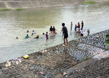 Warga Padati Banda Kali Padang Jelang Ramadan 1447 H