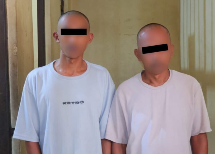 Polisi menetapkan dua orang adik kakak sebagai tersangka pada Rabu (11/2/2026) dalam kasus penganiayaan di rumah orang tua mereka di Kelurahan Ompang Tanah Sirah, Kecamatan Payakumbuh Utara, Kota Payakumbuh. Foto: Polres Payakumbuh