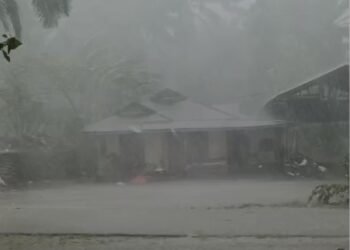 Video: Hujan Badai Terjang Permukiman Warga di Pasaman, Atap Rumah Beterbangan