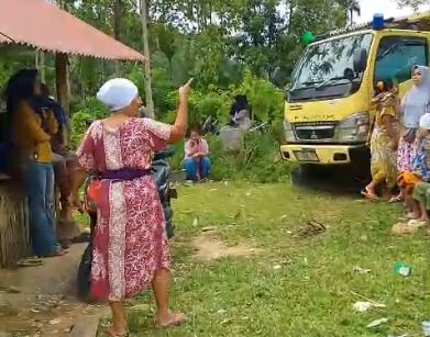 Warga Nagari Kasang, Padang Pariaman, terlibat adu mulut terkait aktivitas tambang, Senin (23/2).