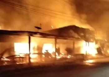 12 Ruko Terbakar di Pesisir Selatan Jelang Sahur, Kerugian Capai Rp5 Miliar
