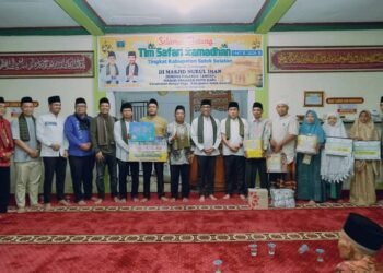 Bupati Solok Selatan Serahkan Bantuan Rp30 Juta untuk Masjid Nurul Iman Tangah saat Safari Ramadan 1447 H