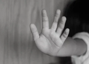 Tragis! Balita 2,5 Tahun Disiksa Pacar Ibu di Kamar Hotel, Lidah Sobek Kena Tang