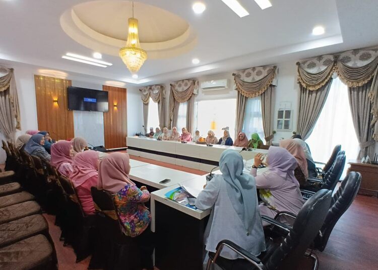 Penasehat Gabungan Organisasi Wanita (GOW) Padang Panjang, Maria Feronika Hendri, audiensi bersama pengurus GOW di Ruang Rapat Dinas Wali Kota, Sabtu (14/3/2026).