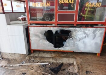 Tabung Gas Percikkan Api, Gerobak Bakso di Padang Terbakar