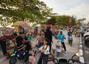 Libur Lebaran, Pantai Padang Diserbu Wisatawan dari Dalam dan Luar Sumbar