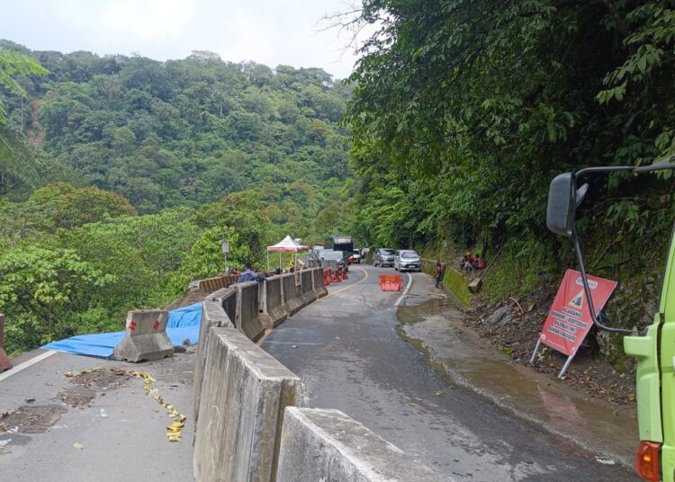 Jalan Padang–Bukittinggi via Lembah Anai