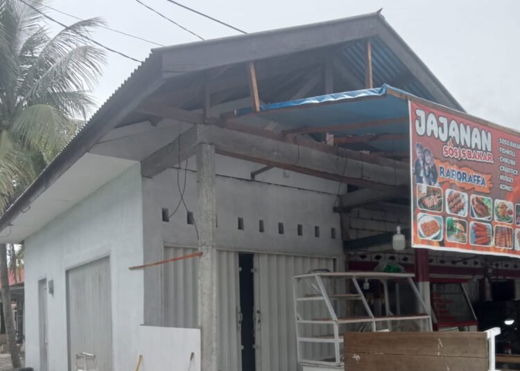 Korban Longsor Padang Pariaman, Nur Laila Korban Bencana 2x11 Kayu Tanam, Rumah Terancam Longsor di Anduriang, Pengungsi Longsor Padang Pariaman 2026, 245 Warga Mengungsi Akibat Longsor dan Banjir, Hunian Sementara Korban Bencana, Bantuan Hunian Tetap Padang Pariaman, Tidak Terdata Penerima Bantuan Bencana, Ruko Disewa untuk Tempat Tinggal Korban Longsor, Korong Lubuak Napa Nagari Anduriang, Korong Pasa Karambia Nagari Guguak, Bencana Alam Sumatera Barat, Longsor di 2x11 Kayu Tanam, Warga Mengungsi Tanpa Kepastian, Dampak Bencana Padang Pariaman, Bantuan Sembako untuk Pengungsi, Kisah Korban Bencana Sumbar, Pemerintah Diminta Percepat Hunian Tetap, Berita Padang Pariaman Terkini, Berita Sumbar Hari Ini