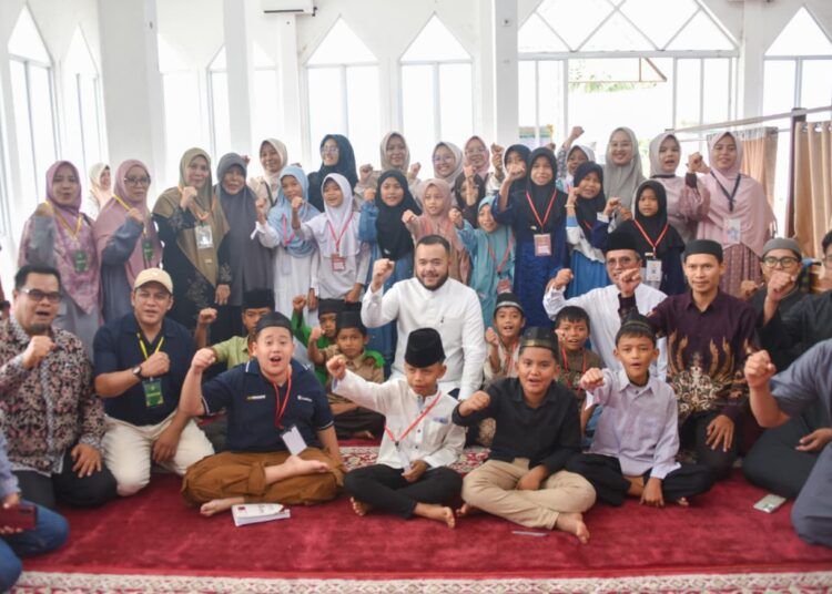 Wali Kota Padang Fadly Amran meninjau pelaksanaan Pesantren Ramadan 1447 H di Kuranji.