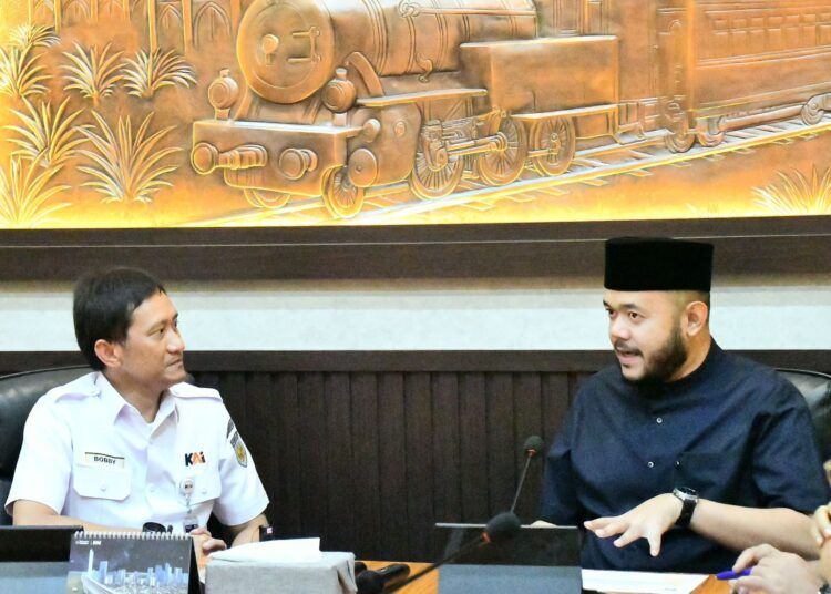 Wali Kota Padang, Fadly Amran, melakukan audiensi dengan Direktur Utama PT Kereta Api Indonesia (Persero), Bobby Rasyidin, di Kantor KAI Divisi Regional (Divre) II Sumatera Barat (Sumbar), Rabu (4/3/2026).