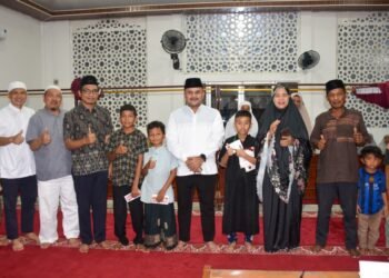 Pemko Padang Serahkan Hadiah Program Smart Surau di Musala Al-Mustanir