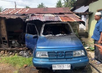 Kebakaran Hanguskan Mobil dan Dapur Rumah Warga di Padang