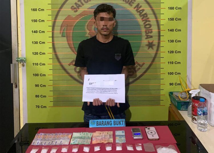 Polisi menangkap seorang terduga pengedar sabu-sabu di Kampung Lubuk Pandan, Nagari Inderapura Timur, Kecamatan Airpura, Pesisir Selatan, pada Rabu (4/3/2026) pukul 16.30 WIB. Foto: Polres Pesisir Selatan