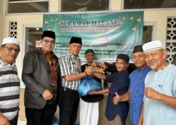 Wawako Payakumbuh Apresiasi Gerakan Berbagi Sembako di Masjid Baiturrahmah