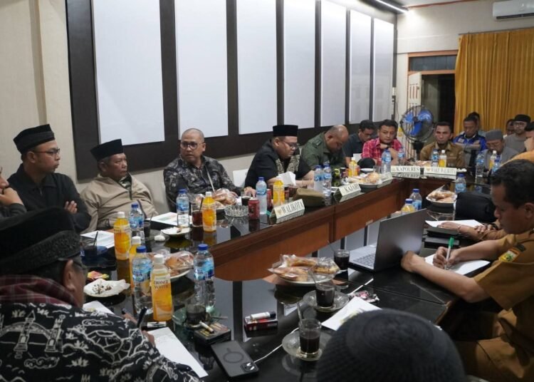 Pemerintah Kota Padang Panjang menggelar forum diskusi bersama unsur Forum Koordinasi Pimpinan Daerah (Forkopimda) dan para niniak mamak untuk membahas arah pembangunan kota di Aula Kantor Pasar, Selasa (10/3/2026) malam.