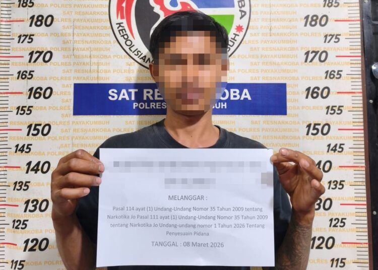 Polsi menangkap pemakai ganja di pinggir jalan di Nagari Sungai Kamuyang, Kecamatan Luak, Limapuluh Kota, pada Minggu (8/3/2026) sekitar pukul 23.00 WIB. Foto: Polres Payakumbuh