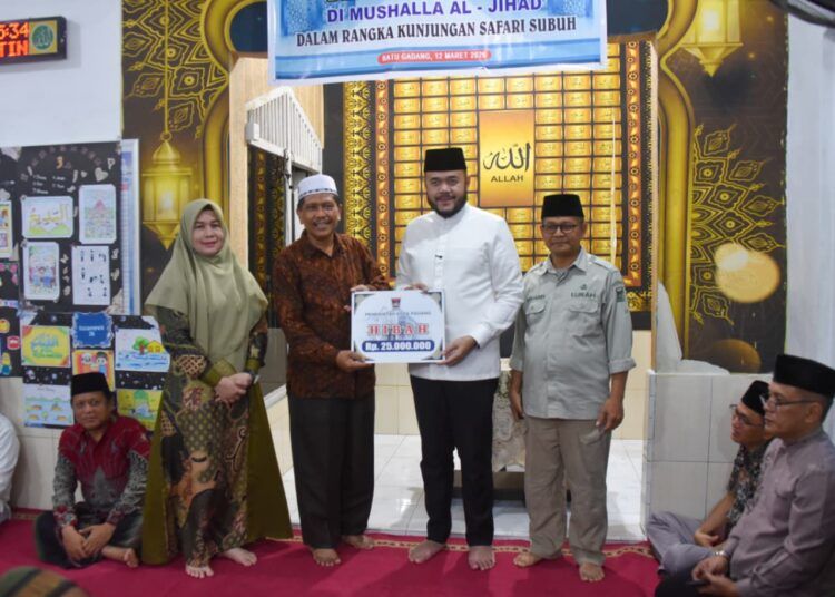 Wali Kota Padang, Fadly Amran, mengajak masyarakat untuk aktif menyampaikan berbagai persoalan sosial maupun infrastruktur kepada pemerintah sebagai bagaian dari upaya mewujudkan pelayanan publik yang responsif.