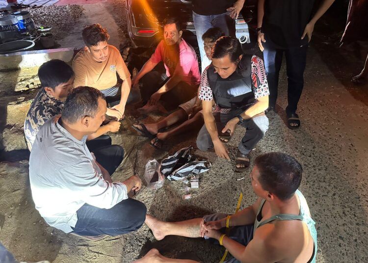 Pelaku RJ diringkus jajaran Satresnarkoba Polres Dharmasraya pada Rabu, 11 Maret 2026 sekitar pukul 22.30 WIB di Jorong Tanjung Salilok, Kenagarian Sikabau.