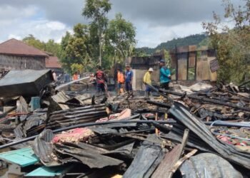 4 Rumah Terbakar di Agam, Warga Bantu Padamkan Api dengan Ember