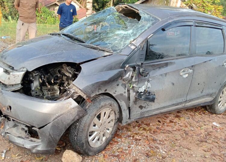 Kondisi mobil korban pasca masuk jurang di Jalan Lintas Sumatera (Jalinsum), tepatnya di Jorong Duri, Nagari Pematang Panjang, Selasa (17/3/2026) sore