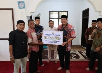 Safari Ramadan di Dua Musala, Wali Kota Pariaman Serahkan Bantuan Pembangunan