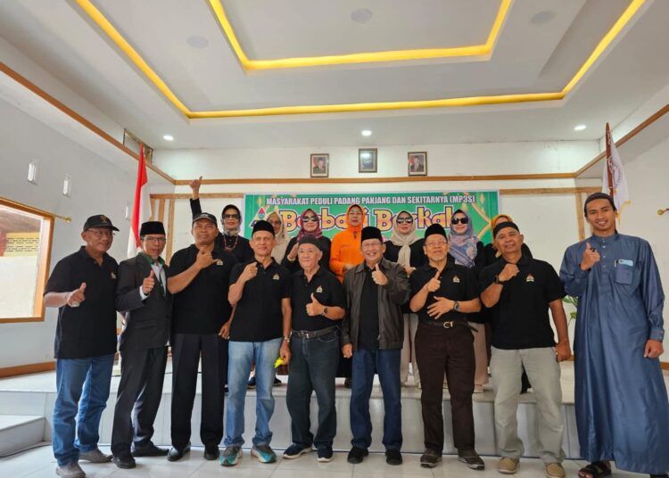Masyarakat Peduli Padang Panjang dan Sekitarnya (MP3S) menyalurkan 167 paket bantuan kepada warga di daerah tersebut dalam kegiatan bertajuk Berbagi Berkah Ramadan, yang digelar di Pangeran Meeting Room 2, Bancalaweh, Senin (16/3/2026).