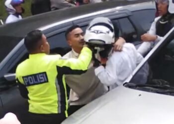 Viral! Pengendara Baku Hantam di Jalan Lintas Padang–Bukittinggi