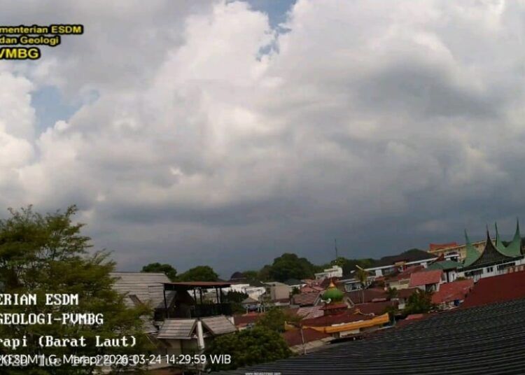 Gunung Marapi kembali erupsi pada Selasa (24/3) pukul 14.24 WIB. Tinggi kolom abu pada erupsi ini tidak teramati.