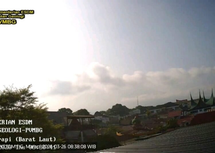 Gunung Marapi kembali erupsi pada Kamis (26/3) pukul 08.28 WIB. Tinggi kolom abu pada erupsi ini tidak teramati.