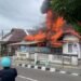 Rumah Dekat Masjid di Padang Panjang Terbakar, Damkar Kerahkan 6 Mobil