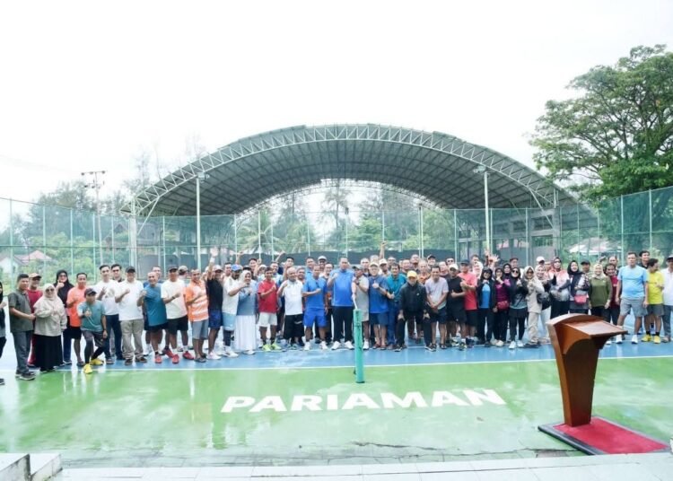 100 peserta dari berbagai daerah di Sumbar mengikuti Pertandingan Tenis Eksekutif Pariaman Tahun 2026 di Lapangan Tenis GOR St. Rajo Bujang Pariaman, Sabtu (28/3/2026)