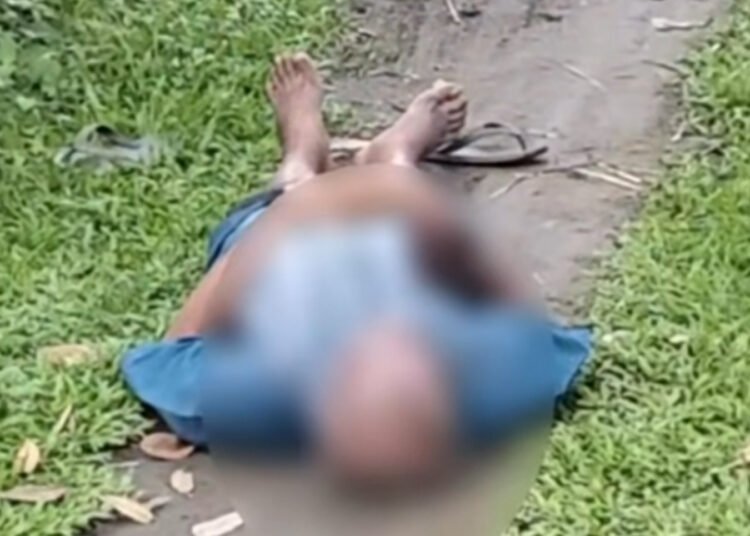 Warga di kawasan Simpang Kubang, Jorong Talago, Nagari VII Koto Talago, Kecamatan Guguak, Kabupaten Limapuluh Kota, digegerkan dengan penemuan seorang pria lansia tergeletak tidak bernyawa, Minggu (29/3/2026). Foto: Tangkapan layar media sosial