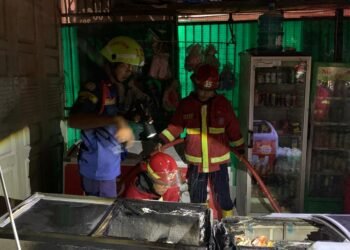 Sebuah Minimarket Terbakar di Padang, 50 Personel Damkar Dikerahkan