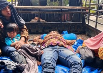 Tanpa Jaket Pelampung, 25 Orang Dievakuasi Usai Boat Wisata Karam di Perairan Padang