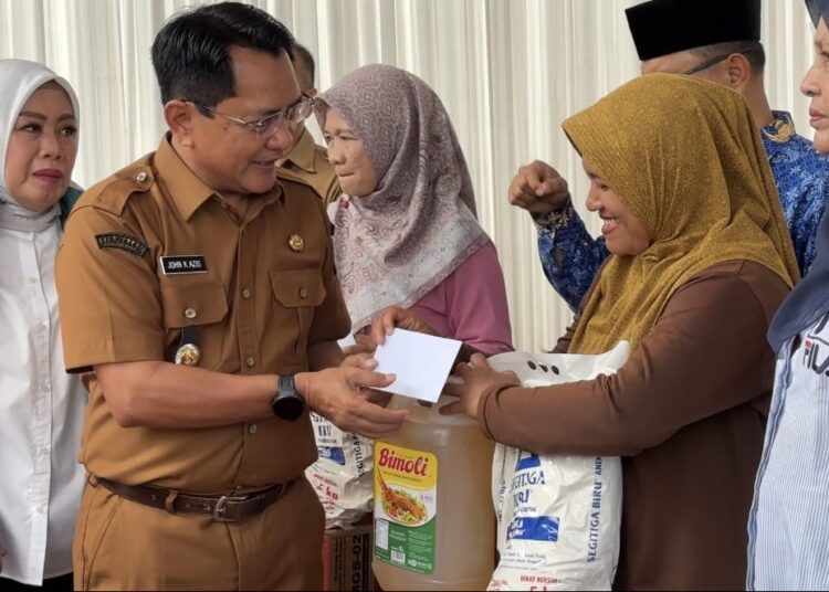 Pemerintah Kabupaten (Pemkab) Padang Pariaman kembali menyalurkan bantuan rintisan usaha kepada pelaku Usaha Mikro, Kecil, dan Menengah (UMKM) yang terdampak bencana akhir 2025.