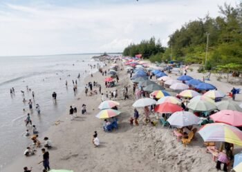 Pantai Gandoriah Diserbu Wisatawan, Event Piaman Barayo 2026 Dongkrak Kunjungan Wisata