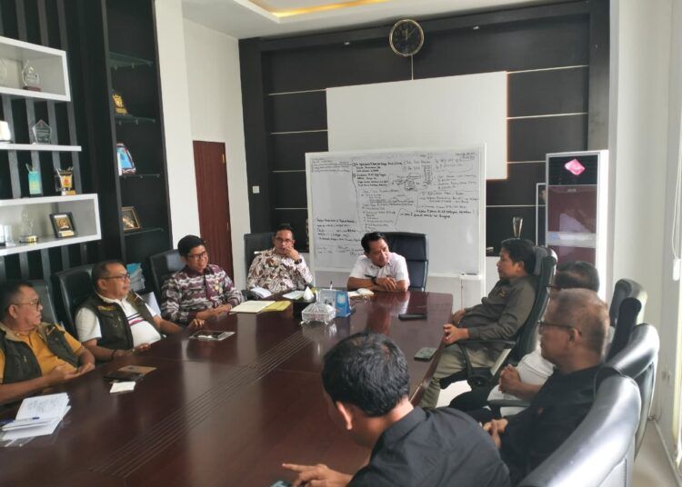 Bupati Padang Pariaman John Kenedy Azis menerima audiensi KONI Sumbar dan Steering Committee Porprov 2026 untuk membahas peluang daerah tersebut menjadi tuan rumah ajang olahraga tingkat provinsi tersebut.
