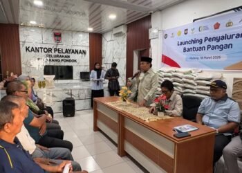 Pemko Padang dan Bulog Salurkan Bantuan Pangan untuk 31 KK di Belakang Pondok