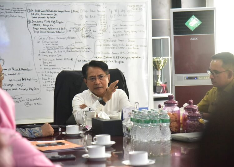 Bupati Padang Pariaman, John Kenedy Azis, menerima kunjungan Kepala Badan Pusat Statistik (BPS) Sumatera Barat, Nurul Hasanudin, Selasa (21/4).