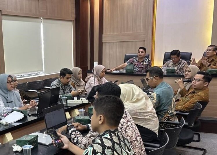 Pemerintah Kota Pariaman melalui Dinas Komunikasi dan Informatika (Diskominfo) menggelar rapat evaluasi dan pembinaan Evaluasi Penyelenggaraan Statistik Sektoral (EPSS) di ruang rapat Bappeda Kota Pariaman, Kamis (23/4/2026).