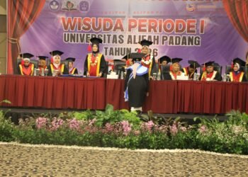 Universitas Alifah Padang penyelenggaraan Wisuda Periode I Tahun 2026 di Pangeran Beach Hotel Padang, Senin (27/4/2026).