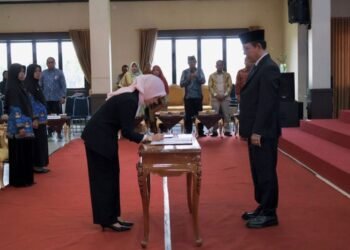 Wako Payakumbuh Lantik Pejabat Fungsional hingga Direktur Perumda Tirta Sago, Tekankan Kinerja dan Inovasi