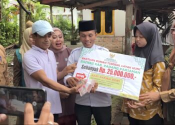 Kolaborasi Pemkab Padang Pariaman Hadirkan Rumah Layak Huni bagi Tiga Anak Yatim Piatu di Sicincin