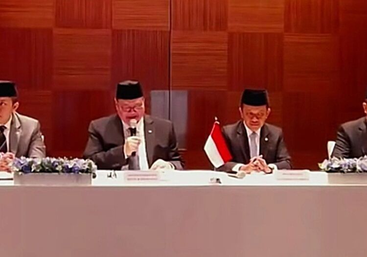 Menko Perekonomian Airlangga Hartarto didampingi sejumlah menteri dalam keterangan pers tentang penghematan energi di Seoul, Korea Selatan, Selasa (31/3/2026). Foto: Kemenko Perekonomian