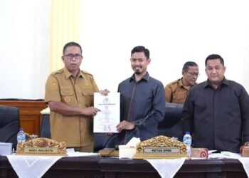 Wawako Pariaman Sampaikan Nota Penjelasan Ranperda Kawasan Tanpa Asap Rokok kepada DPRD